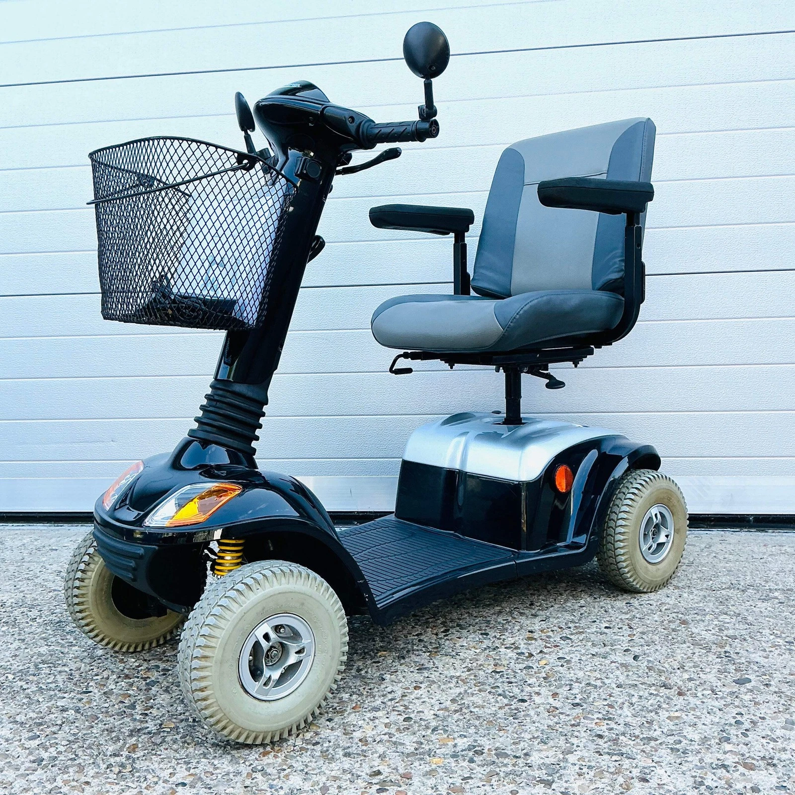 Kymco Super 6 Medium All-Terrain 6 mph