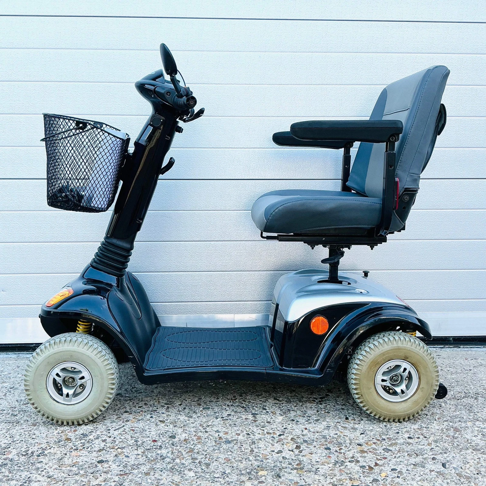 Kymco Super 6 Medium All-Terrain 6 mph Mobility Scooter – Rugged Comfort with Warranty - Image 3