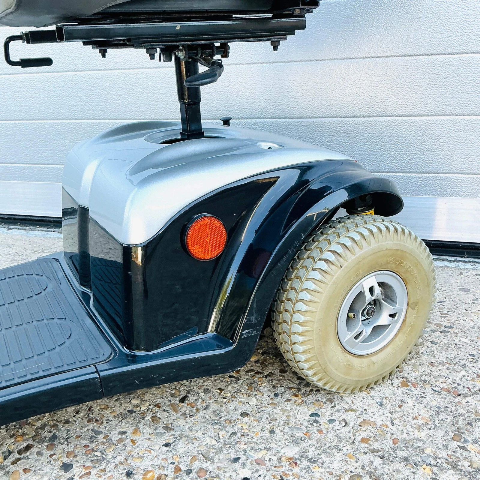 Kymco Super 6 Medium All-Terrain 6 mph Mobility Scooter – Rugged Comfort with Warranty - Image 11