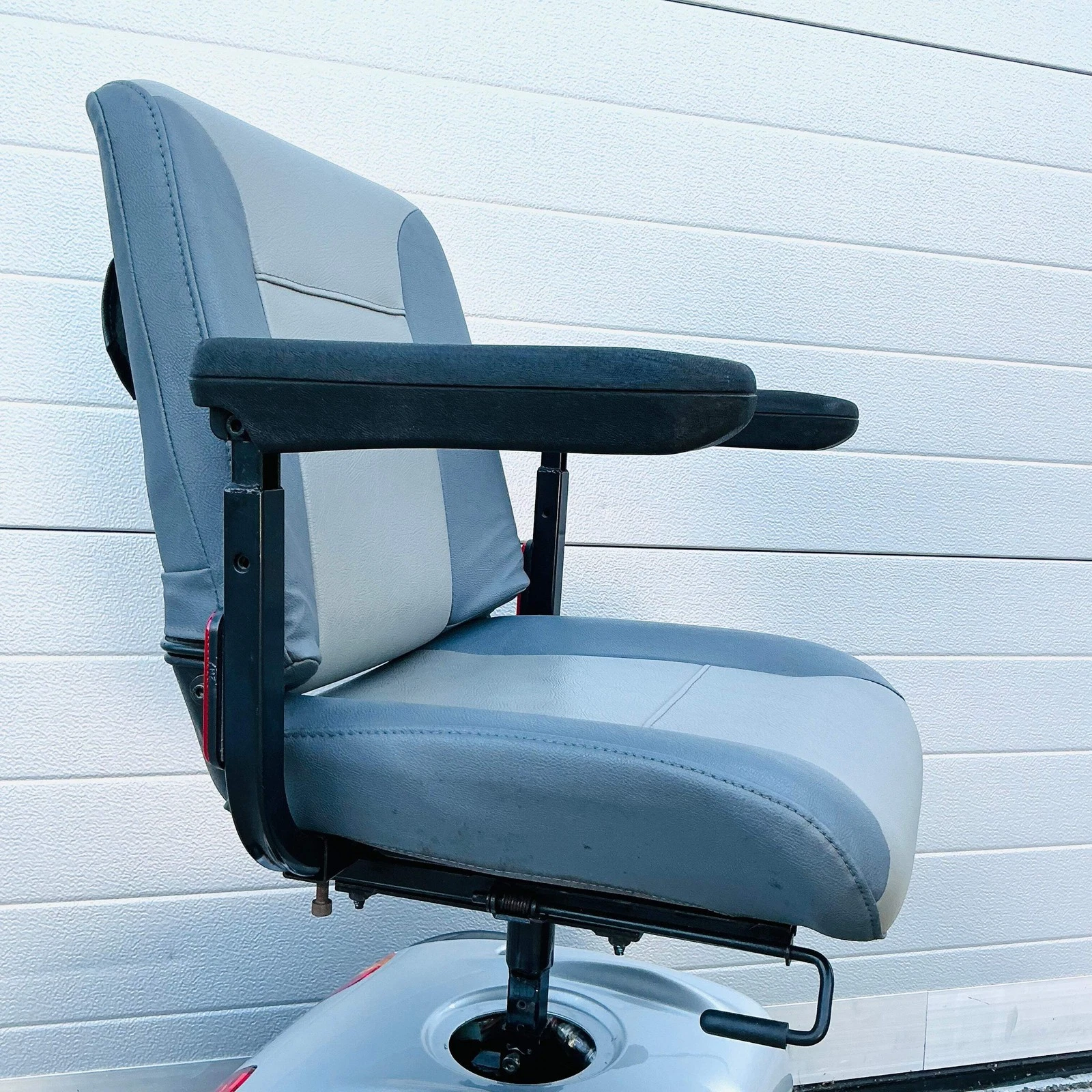 Kymco Super 6 Medium All-Terrain 6 mph Mobility Scooter – Rugged Comfort with Warranty - Image 23