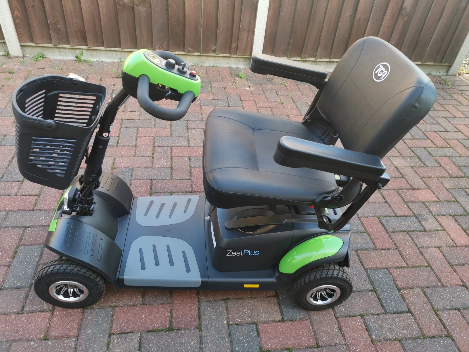 TGA Zest Plus Car Boot Portable Mobility Scooter with Suspension & Charger: - Image 3