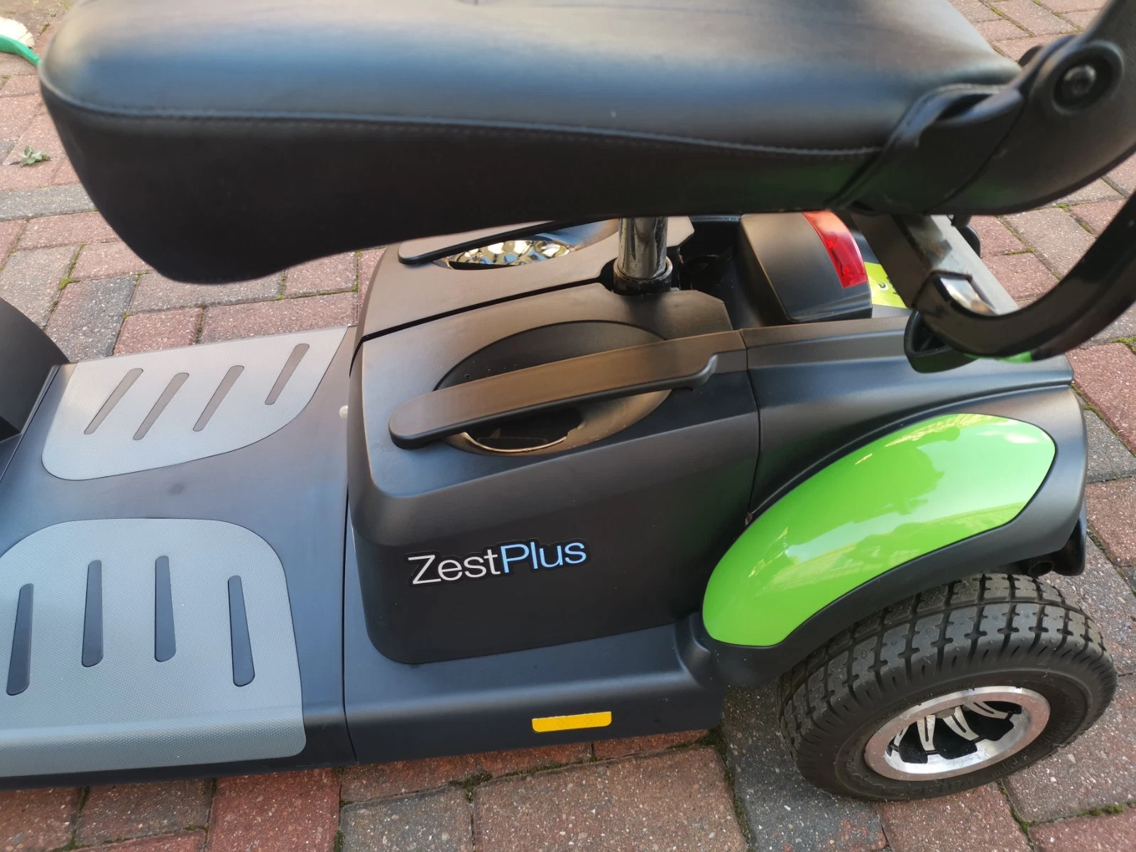 TGA Zest Plus Car Boot Portable Mobility Scooter with Suspension & Charger: - Image 12